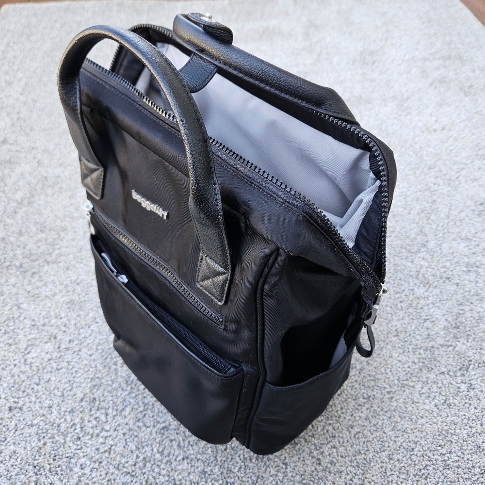 Baggallini Soho Backpack Black Laptop Purse Bag Carry On Travel Flight RFID EUC - Picture 16 of 16